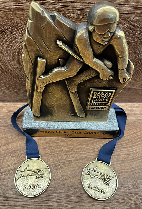 Pokal mit Medaillen